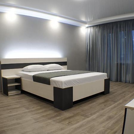 Двухкомнатный Люкс Центр Металлургов 19 Kr Apartments كريفوي روغ المظهر الخارجي الصورة
