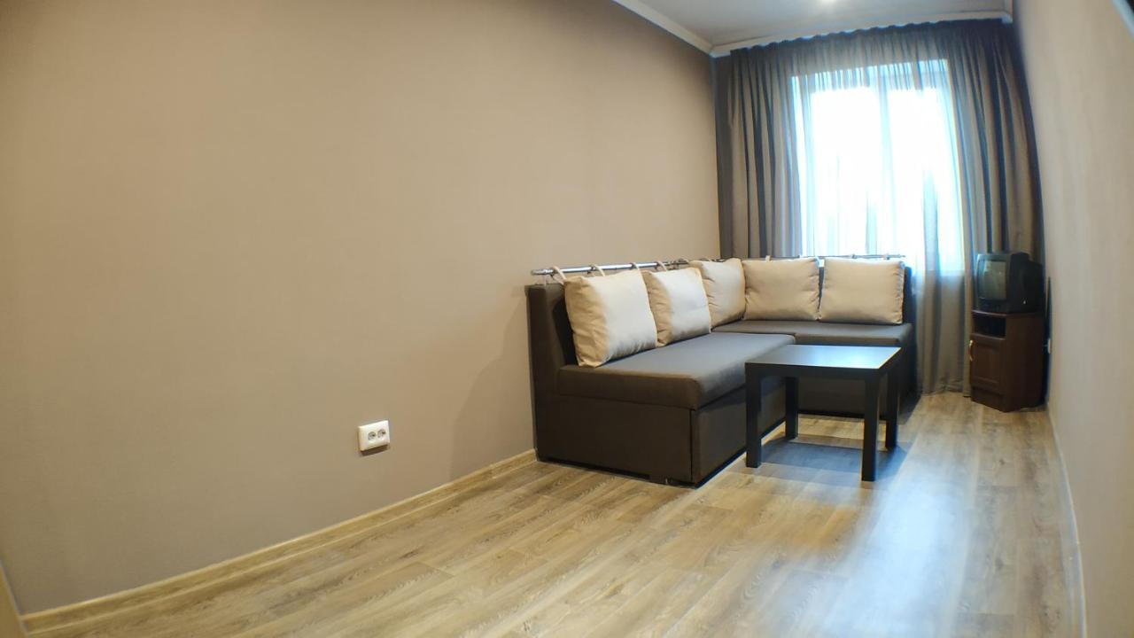 Двухкомнатный Люкс Центр Металлургов 19 Kr Apartments كريفوي روغ المظهر الخارجي الصورة