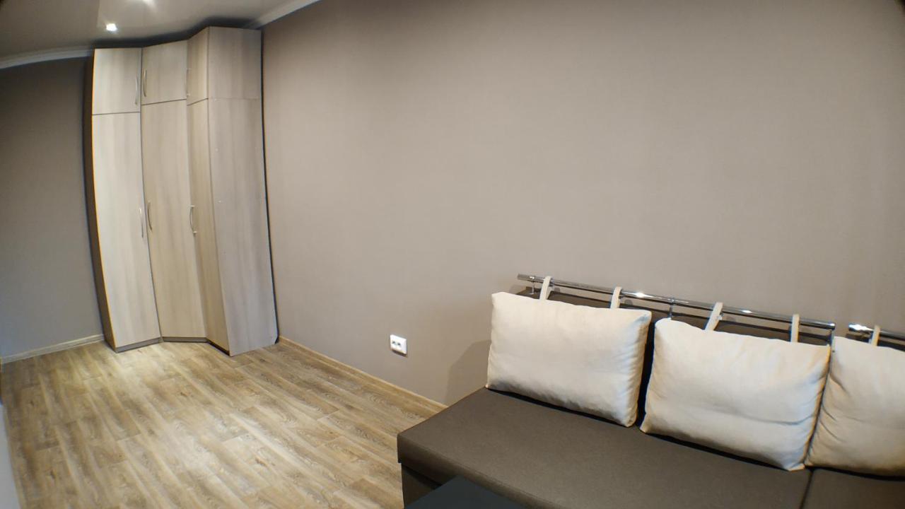 Двухкомнатный Люкс Центр Металлургов 19 Kr Apartments كريفوي روغ المظهر الخارجي الصورة
